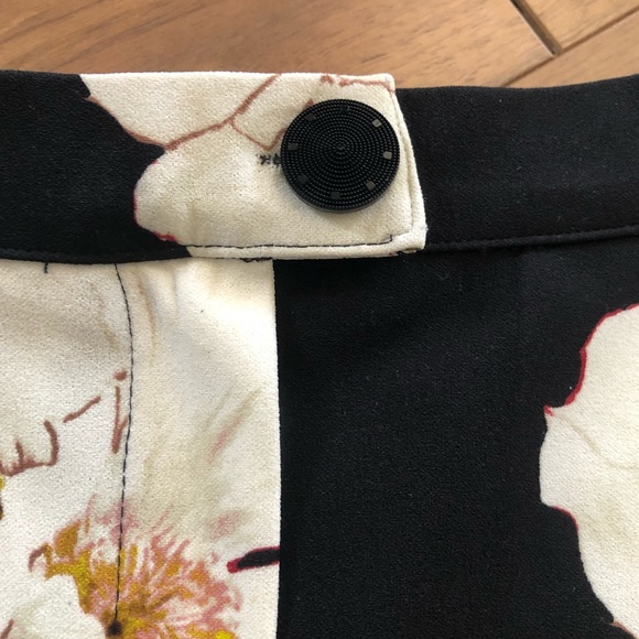 Floral bomber jacket and cropped pants set. - Picture 4 of 6